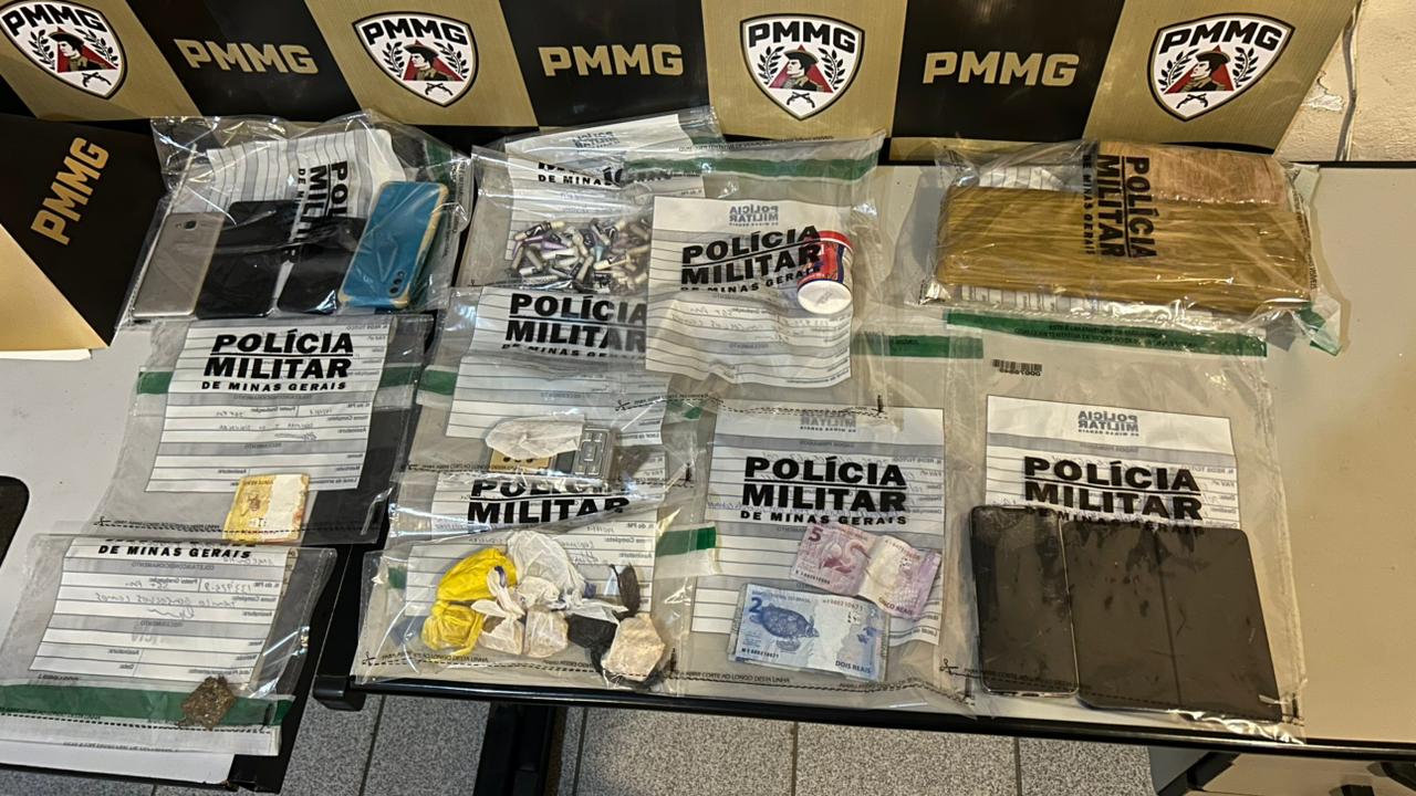 Operação da PM no Córrego do Ouro resulta na prisão de trio e apreensão de drogas e veículos